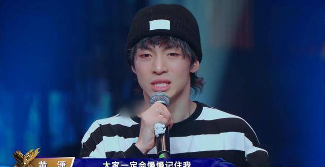 《街舞3》黄潇齐舞输给小朝,被质疑根本不是街舞,评委太不专业_舞蹈