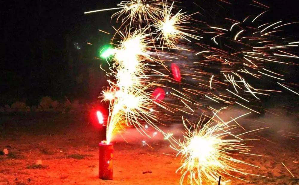 其主要产品包括用于烟花爆竹生产的硝酸盐等原料