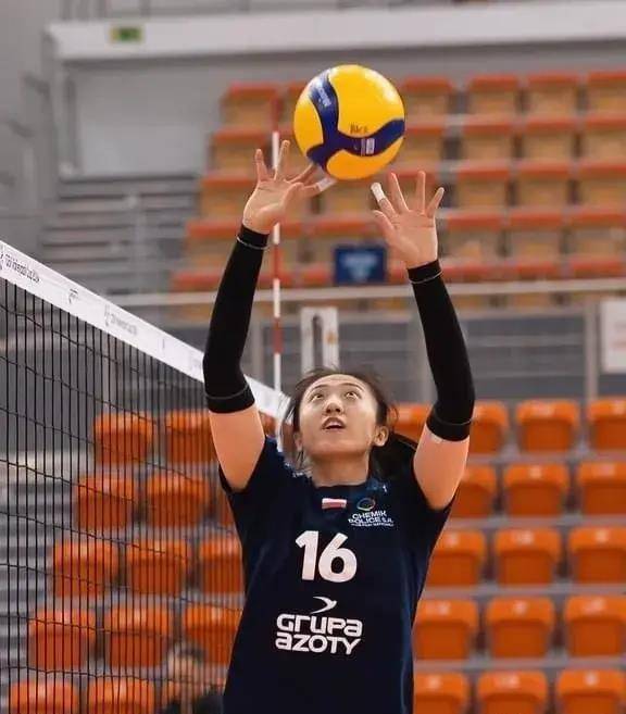 贡献了13次好的传球,在一传到位率差不多的情况下,丁霞将攻手传