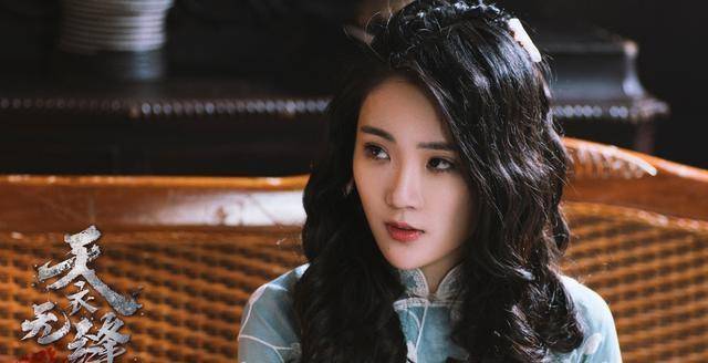 《老酒馆》里的小棉袄,张可盈从舞台到荧屏一路摔打到大!