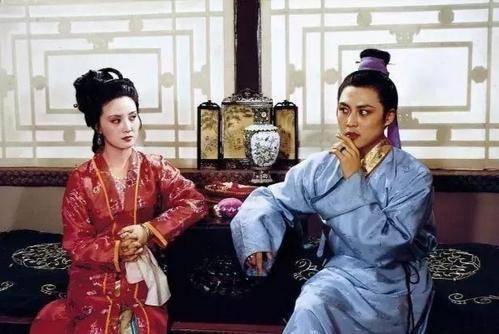 王熙凤对平儿有多偏爱,后头就该有多伤心,这位也背叛自己_关系_贾琏