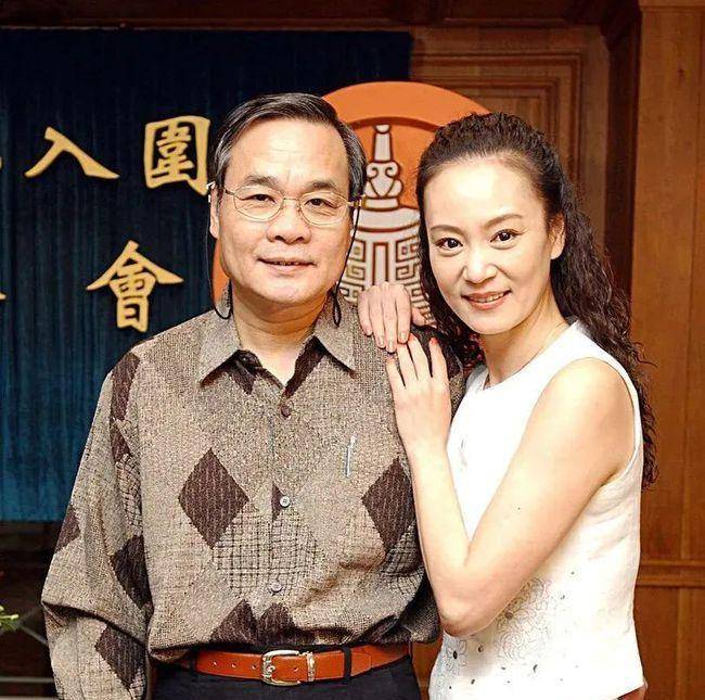 38岁流产至终身不孕,独居10年,今62岁无儿无女_刘雪华_生活_刘德凯