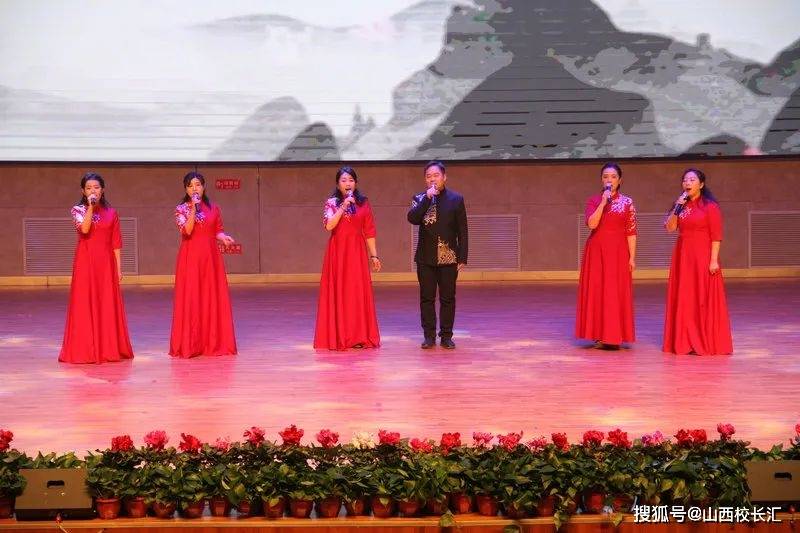 太原五中2024年元旦教职工联欢会:欢歌热舞庆新年 同心协力向未来
