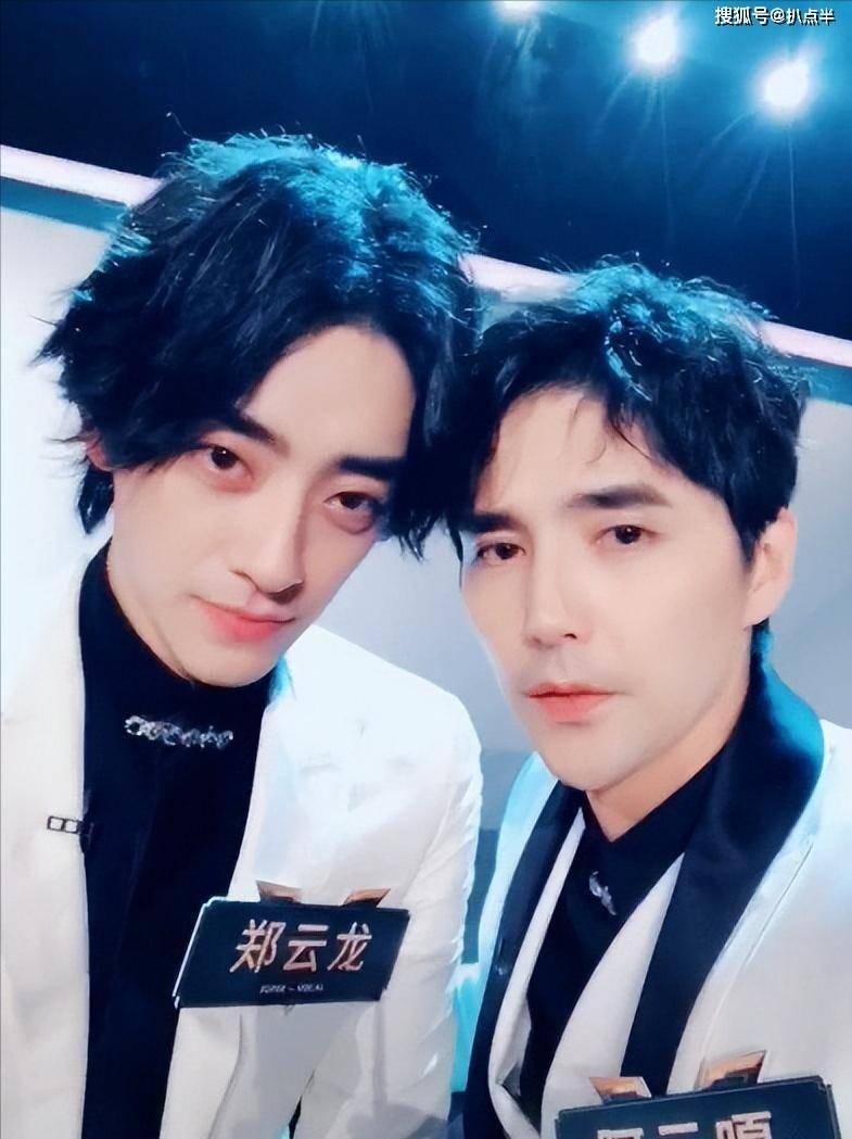 "音乐剧王子"阿云嘎上演"母子恋"?