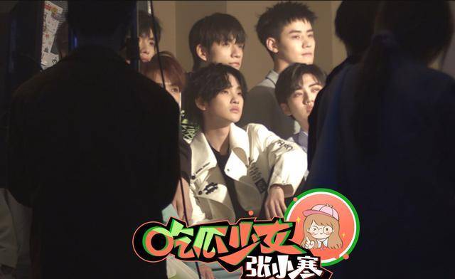 解散留念?r1se全体集合拍摄"毕业照"_翟潇_夏之_任豪