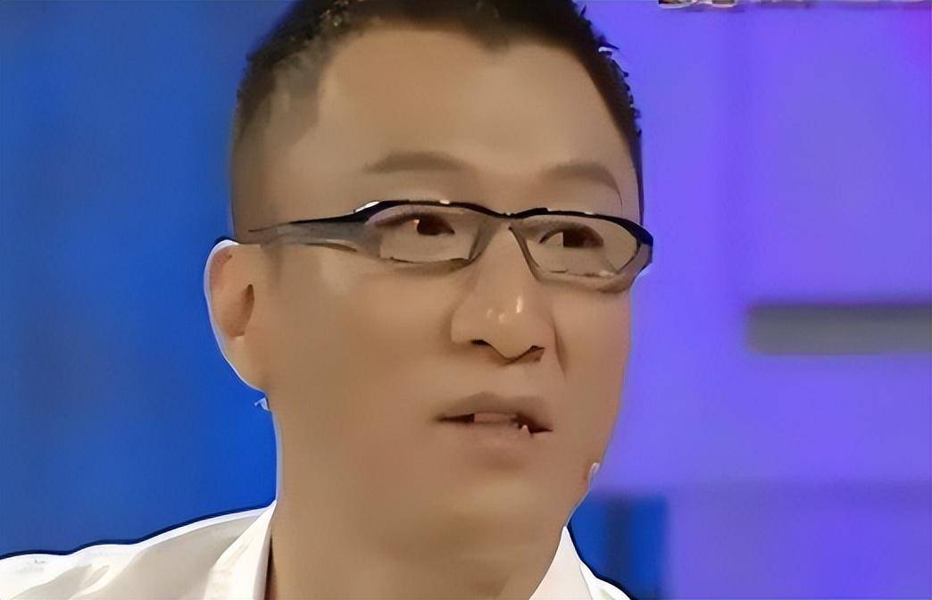 有一次无意间听到班里的同学说自己家是捡破烂的,孙红雷顿时感到一阵