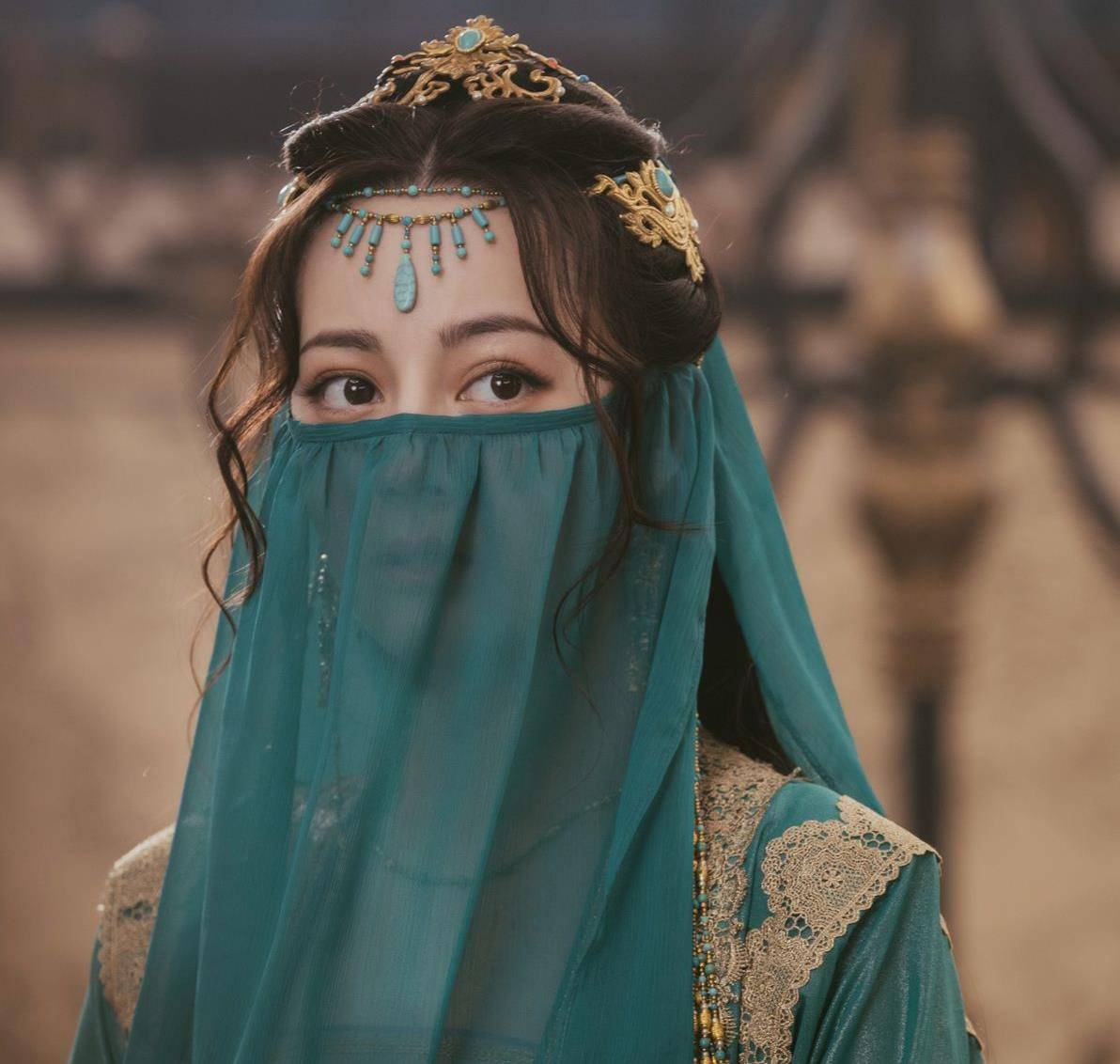 异域扮相最美的6位女星,杨幂妩媚,迪丽热巴惊艳,你喜欢谁?