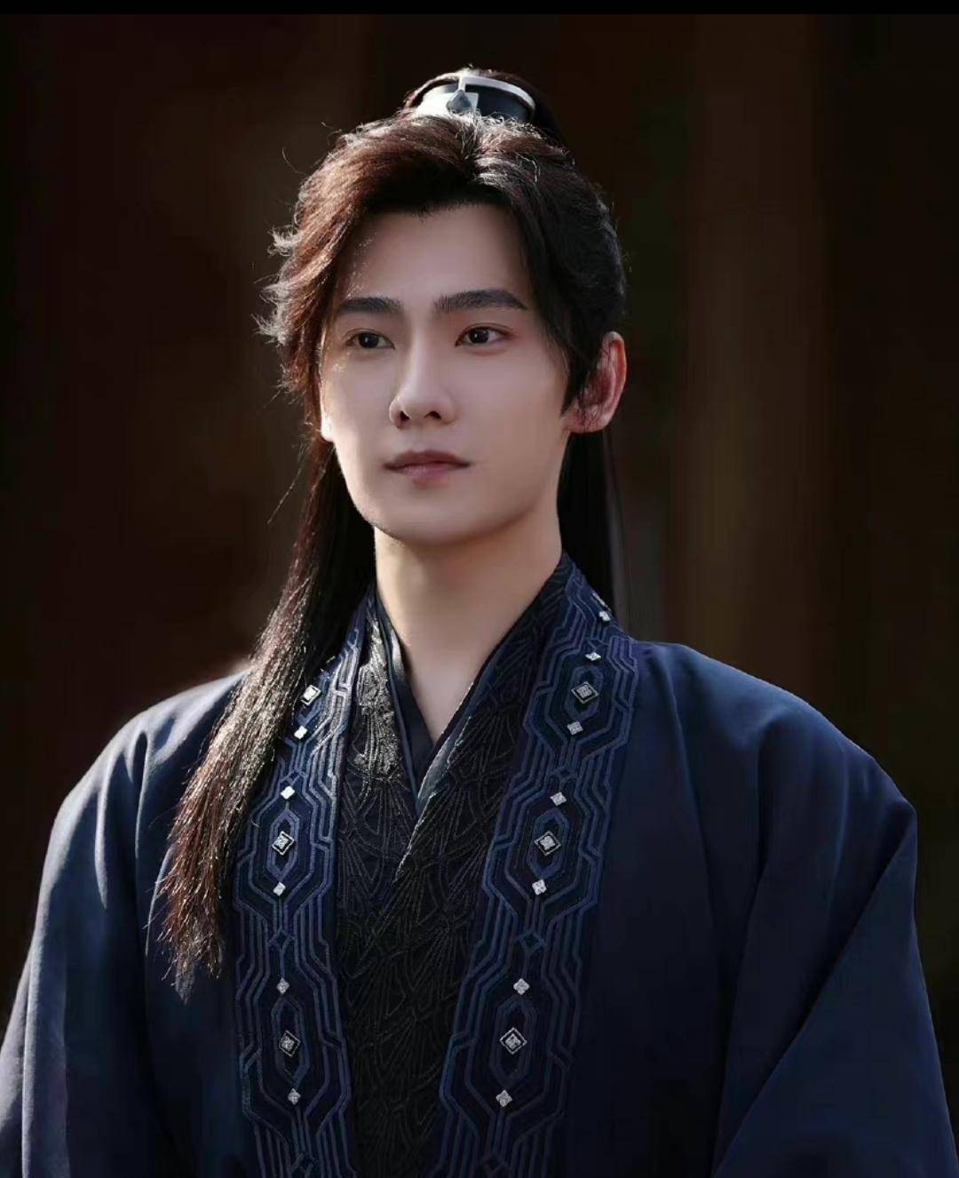 杨洋属于越长越帅的男子,他在《新洛神》中饰演的曹植,越看越帅.