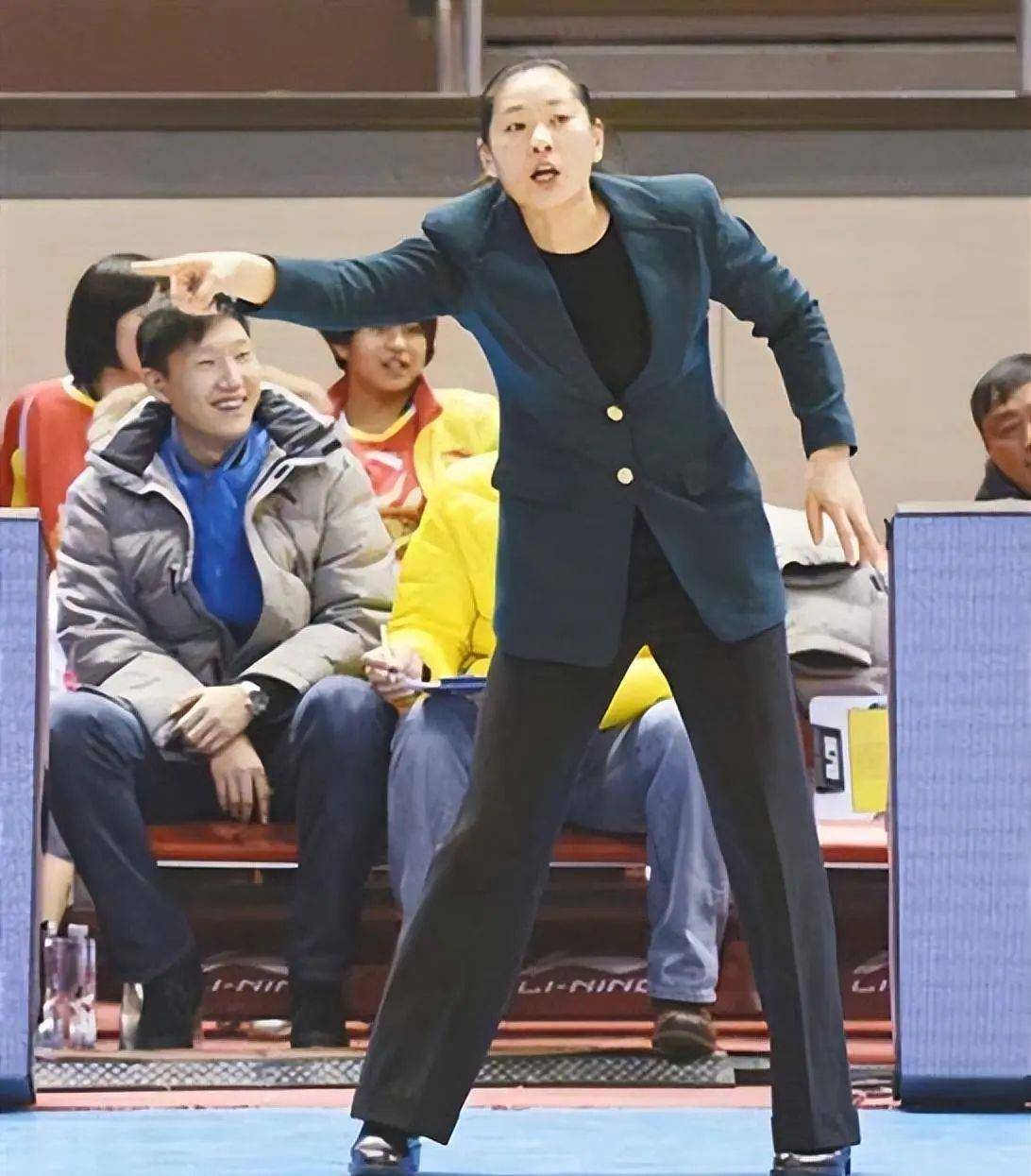 女篮球运动员名将李昕:与巩晓彬分手后嫁给了知识分子,分手至今仍单身