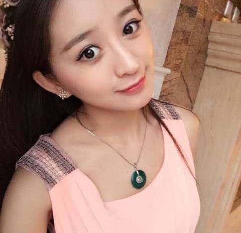 作为李常茹身边的丫鬟,在剧情中被指使在李未央的房间中释放迷情香