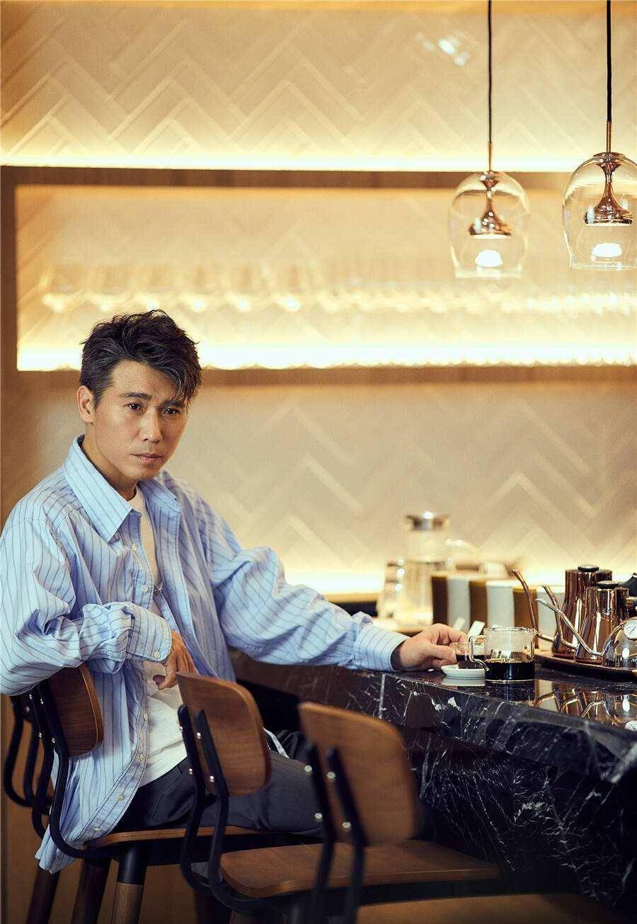 10位西北男明星,个个是棱角分明,浓眉大眼的硬汉帅哥_男人_黄轩_长相