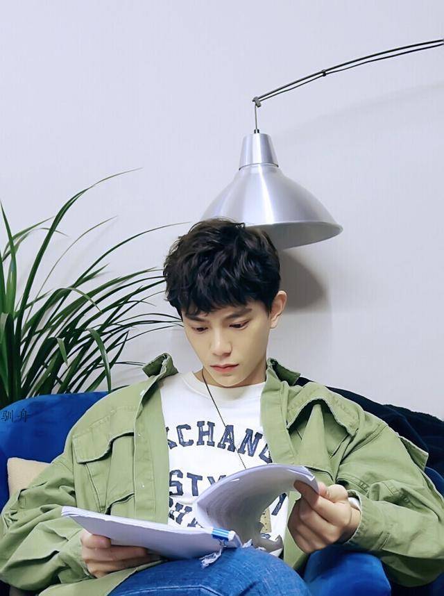 丁禹兮成名前生活照曝光,这还是你们认识的周时韫吗?_韩烁_热播_长相