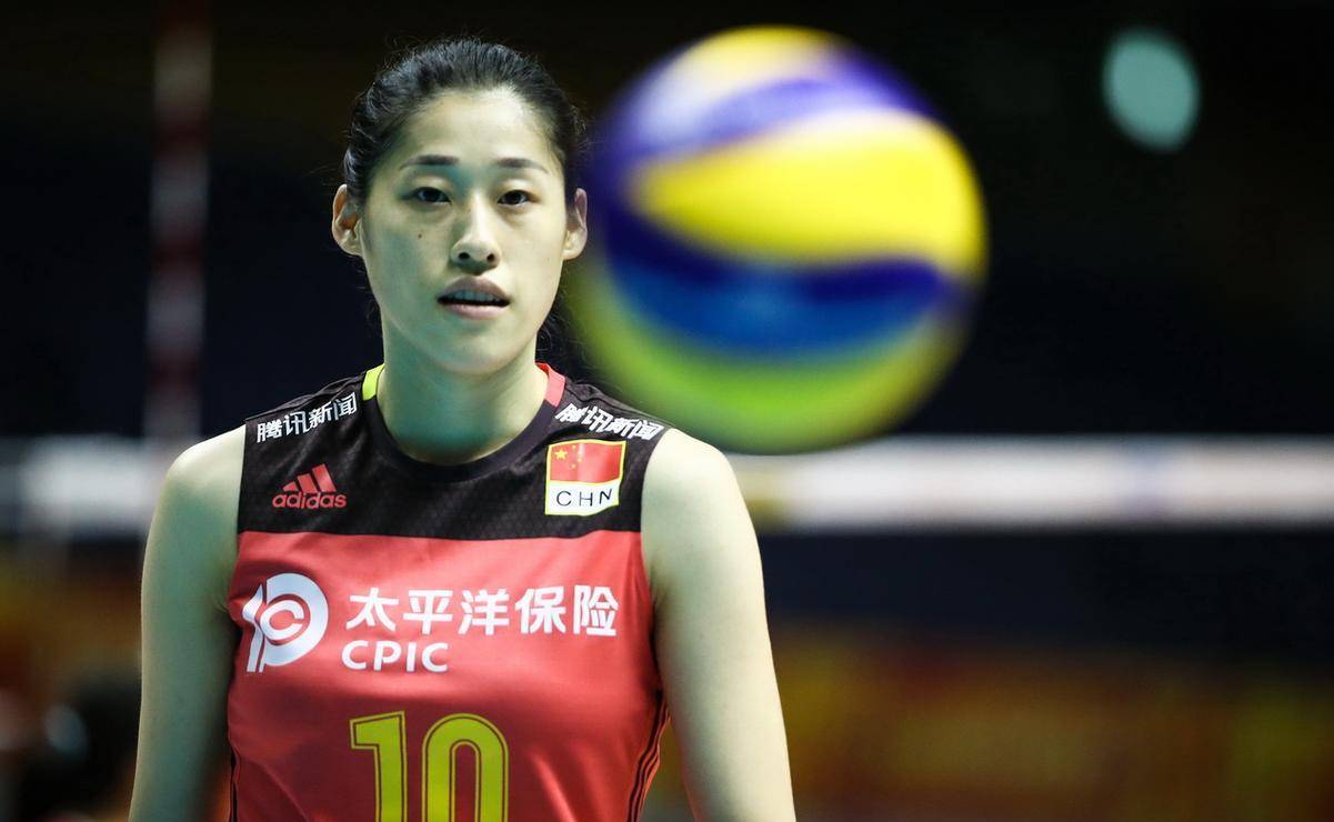 恭喜刘晓彤福将从清华大学毕业并与结婚20年的丈夫结婚,他是人生赢家!