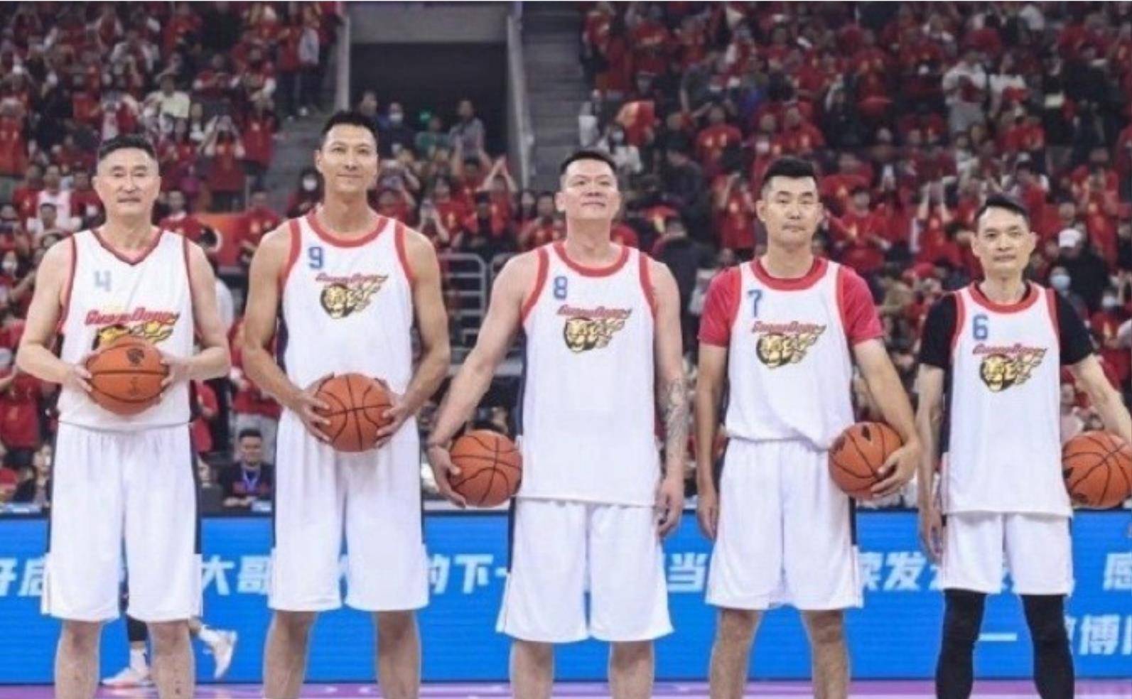 易建联退役宏远08五虎再聚首,杜锋头发花白阿联秀3记暴扣_广东队_球迷