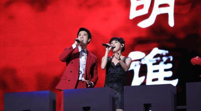 1:首先出场的李芷婷,王力宏选歌《缘是一道桥》走中国风,牙套妹第一个