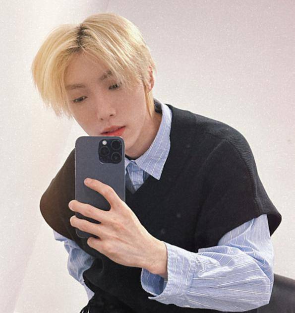 赵磊恋情曝光,与女友连约3天会彭楚粤,女方被扒是"私生站姐"_qko_网友