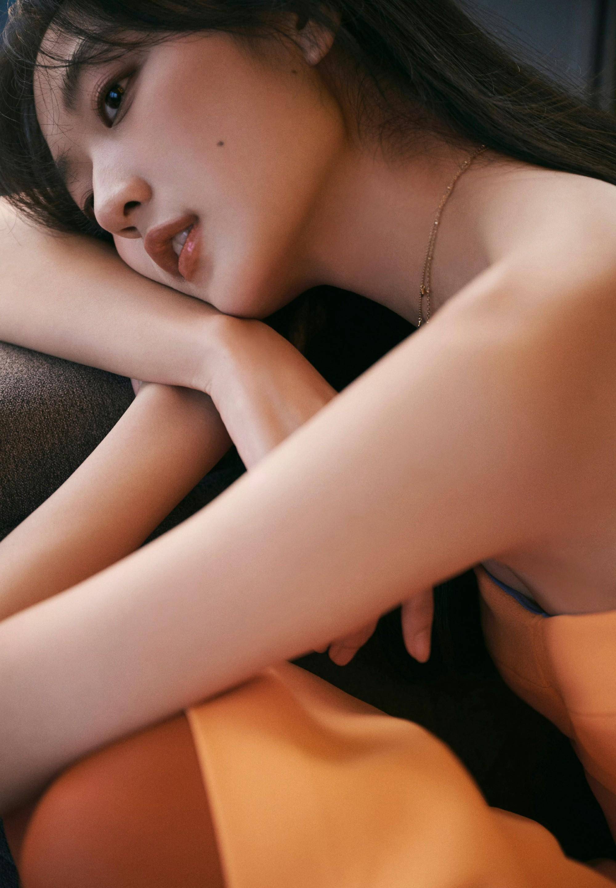 孙千的橙色抹胸连衣裙惊艳亮相,诱惑到你无法抗拒!
