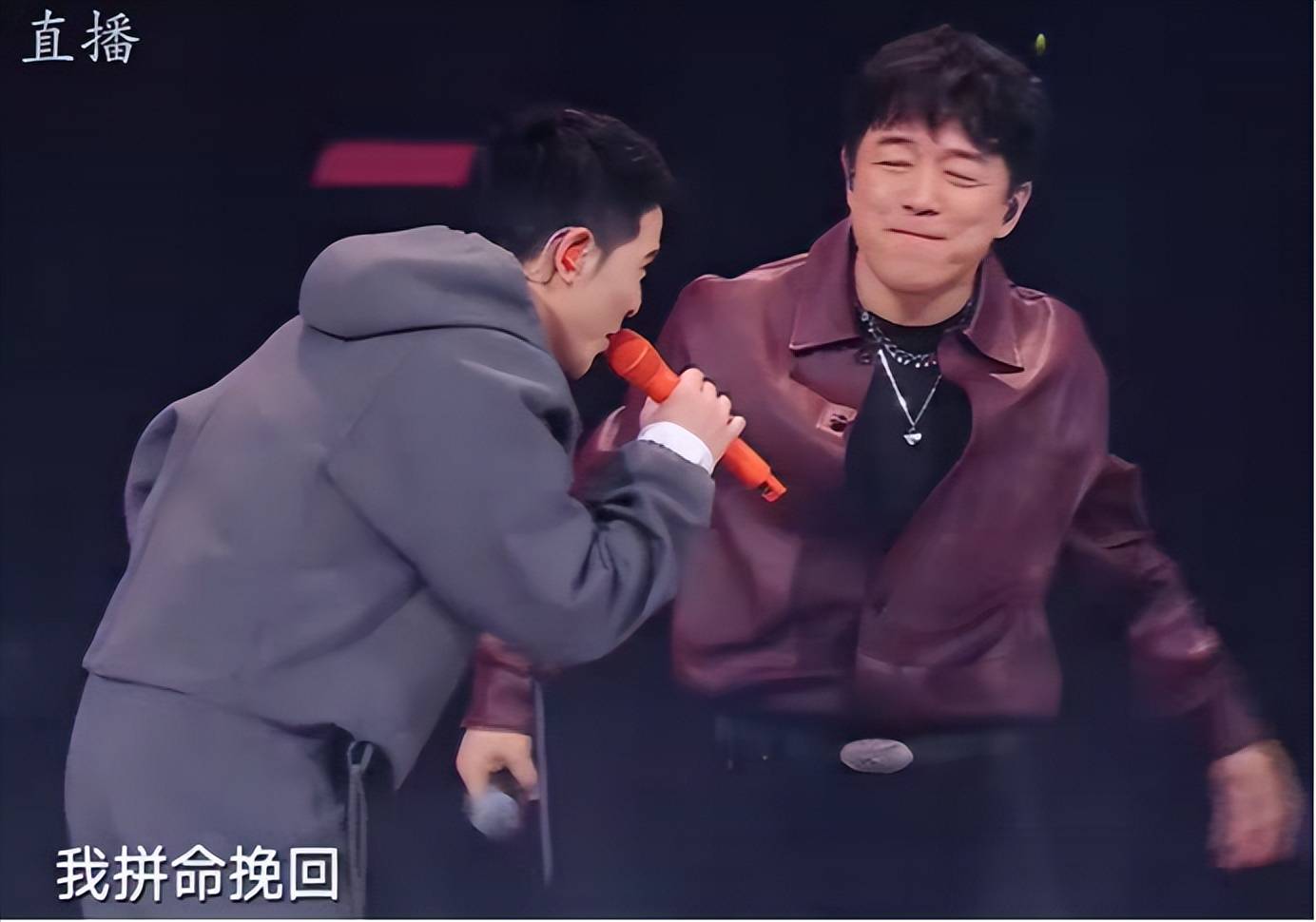 特别是黄渤的出场,他在晚上10点关机潮之后才现身,先是演唱新歌,接着