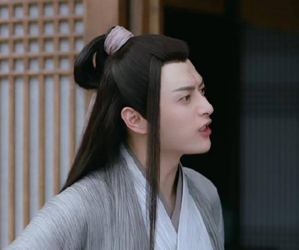 另外,《琉璃》中"柳意欢"的扮演者韩承羽也在剧中客串了一个角色,不过