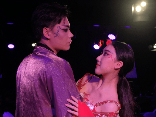 之柱作》是鸿蒙墅苑文化集团独立创编的一部历史题材的沉浸式曲韵诗剧