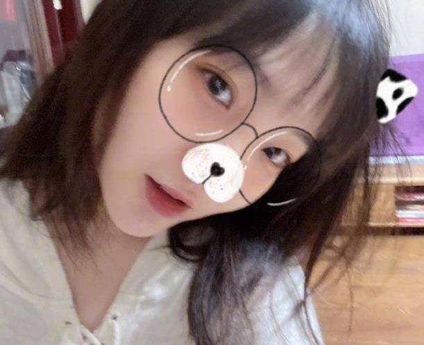 原创林妙可近照曝光疑减肥成功,婴儿肥脸蛋消失,瘦成巴掌脸尖下巴