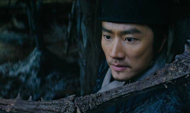 伯颜见状,当机立断,提刀猛砍,才救了褚思静.