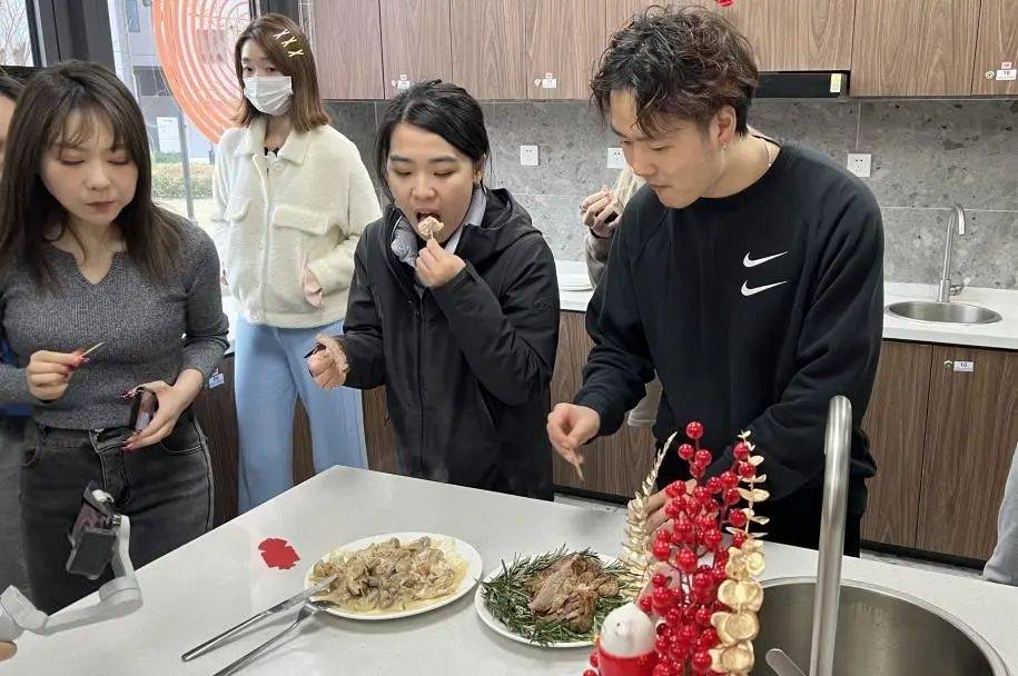 蒋颐告诉记者,相比中餐,西餐制作的步骤和要求会相对