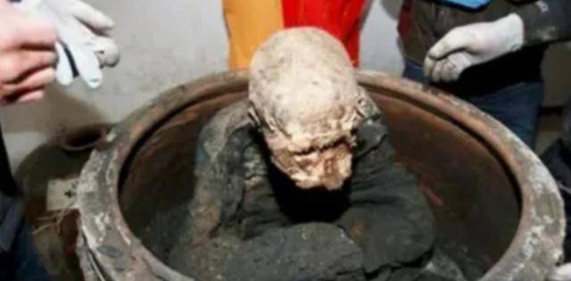 尼姑绝食7日圆寂,坐缸3年"修成正果",肉身不腐,怎么回事?