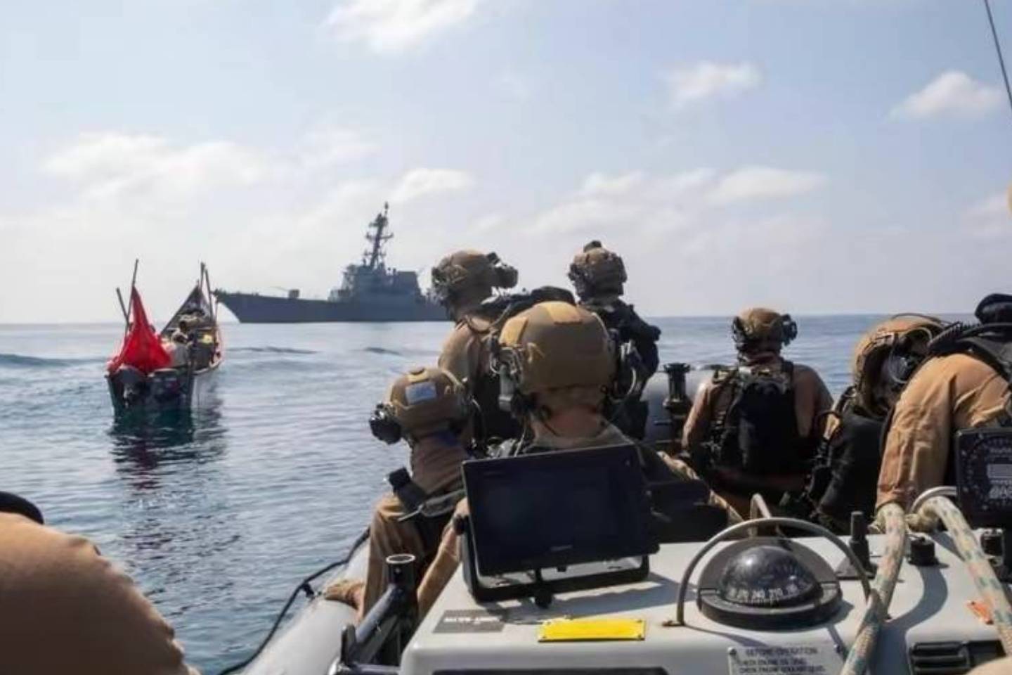 在红海被胡塞武装劫持船只船员来自5个国家 - 2023年11月20日, 俄罗斯卫星通讯社