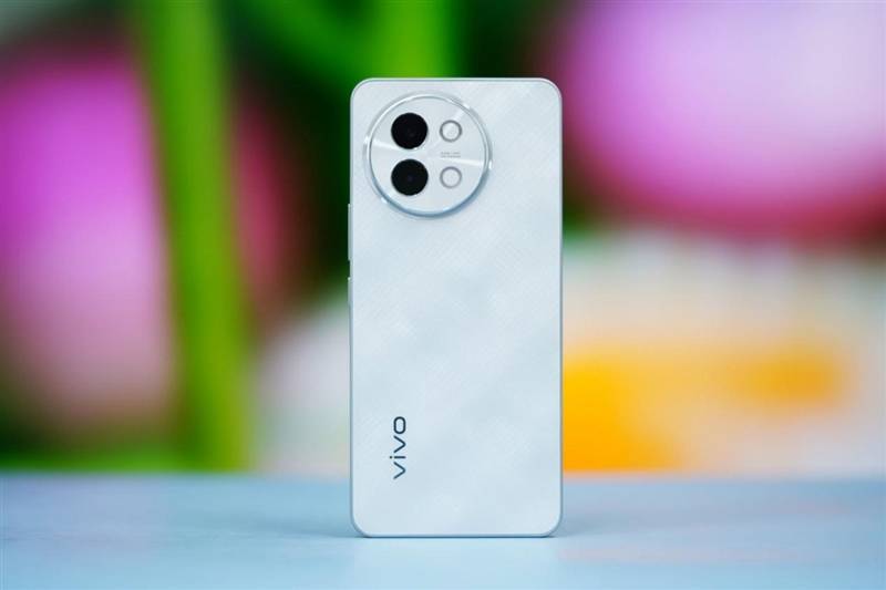 柔光+环闪 远近都能拍！vivo S18e评测：2千档最懂人像的手机(图6)