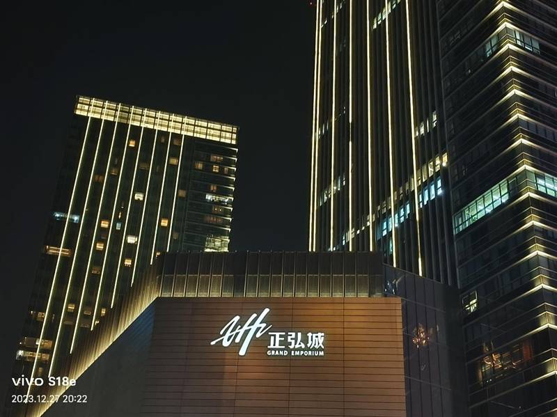 柔光+环闪 远近都能拍！vivo S18e评测：2千档最懂人像的手机(图19)