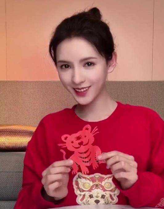 颖儿也是欢瑞的"老员工",但近年来结婚生子的她一直保持低调.