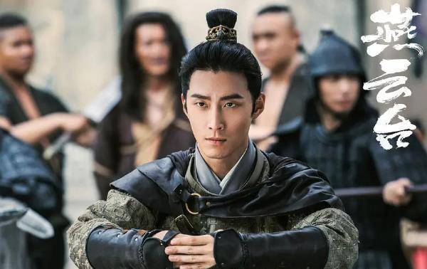 打气,甚至对于戏中男友窦骁与唐嫣的亲吻戏,何超莲也大方表示不会吃错