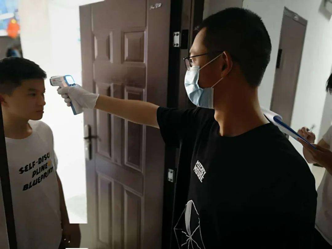 阳光志愿每日的陪伴为你筑起测温防疫墙