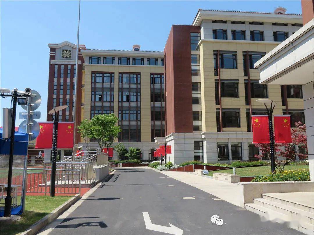 牢筑校园防线守护师生安全宝山区教育局领导莅临广育小学指导复学疫情