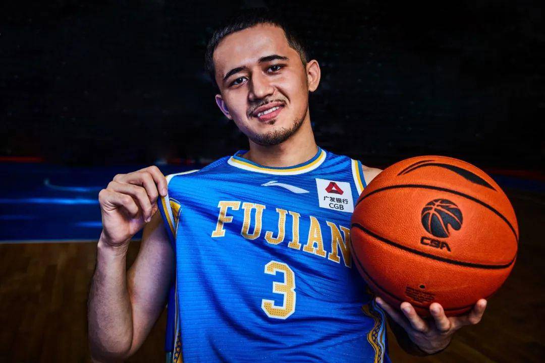 明晚20点,福建盼盼豹发力男篮球员卡米然官抖直播间等您聊聊天