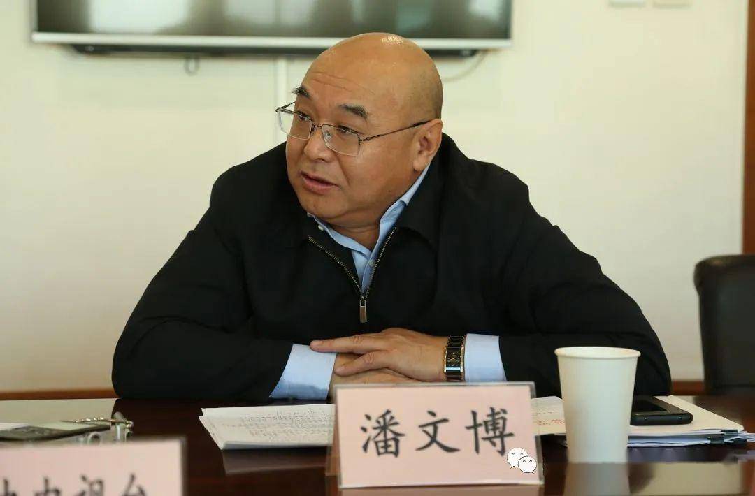 01农视网记者/摄△12月19日,自然资源部耕地保护监督司司长刘明松(左)