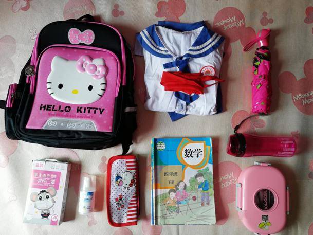 晒晒为孩子准备的返校物品(恩城第一小学学生家长供图)