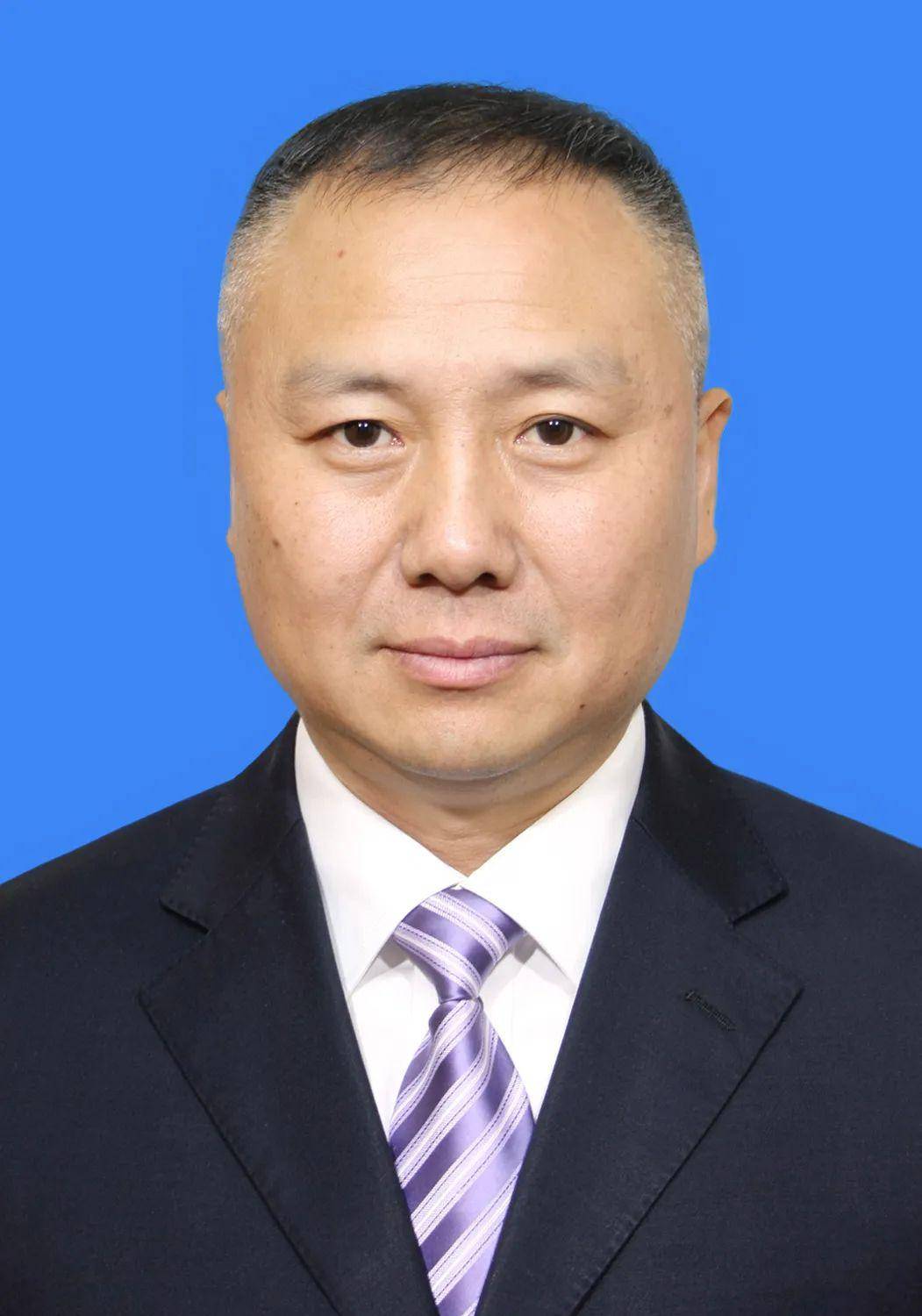 在职大学,党校大学,现任内江市城市管理行政执法局党组成员,副局长