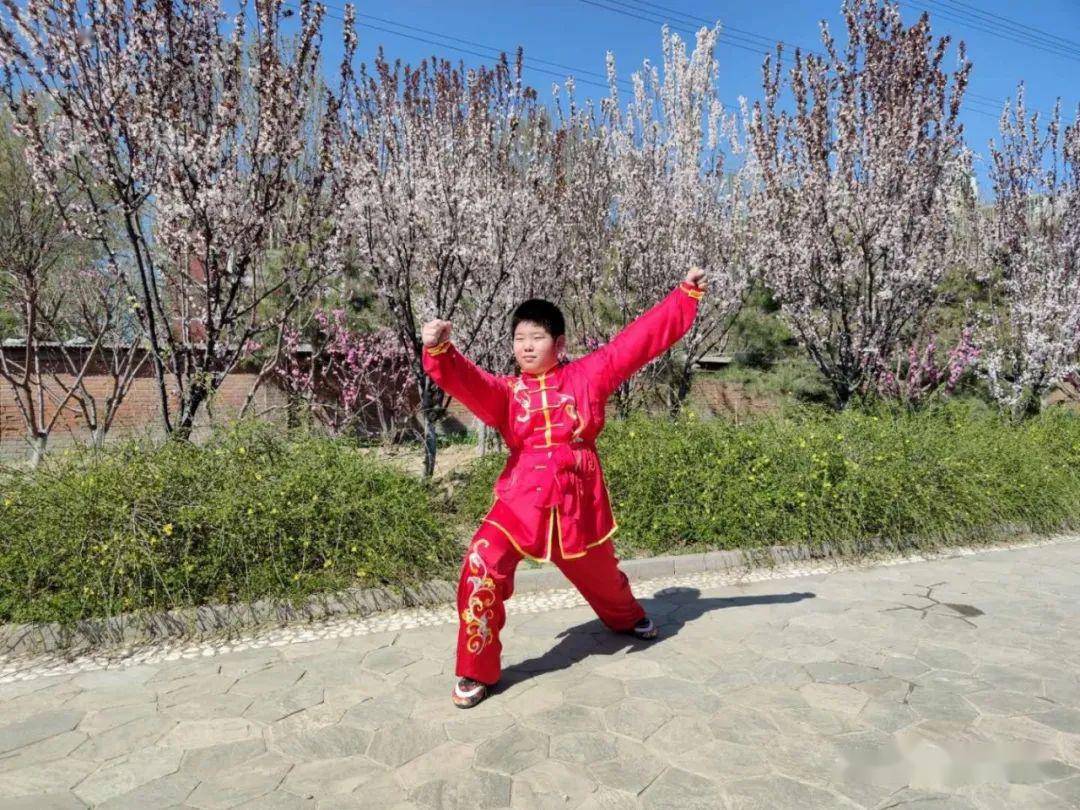【黄博乐,临清潭腿二段,龙潭武术专业委员会会员【柳怡青,董芊慧