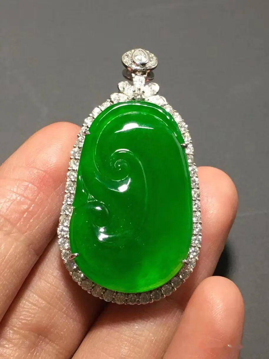 翡翠欣赏丨冰种正阳绿佛公吊坠64100元