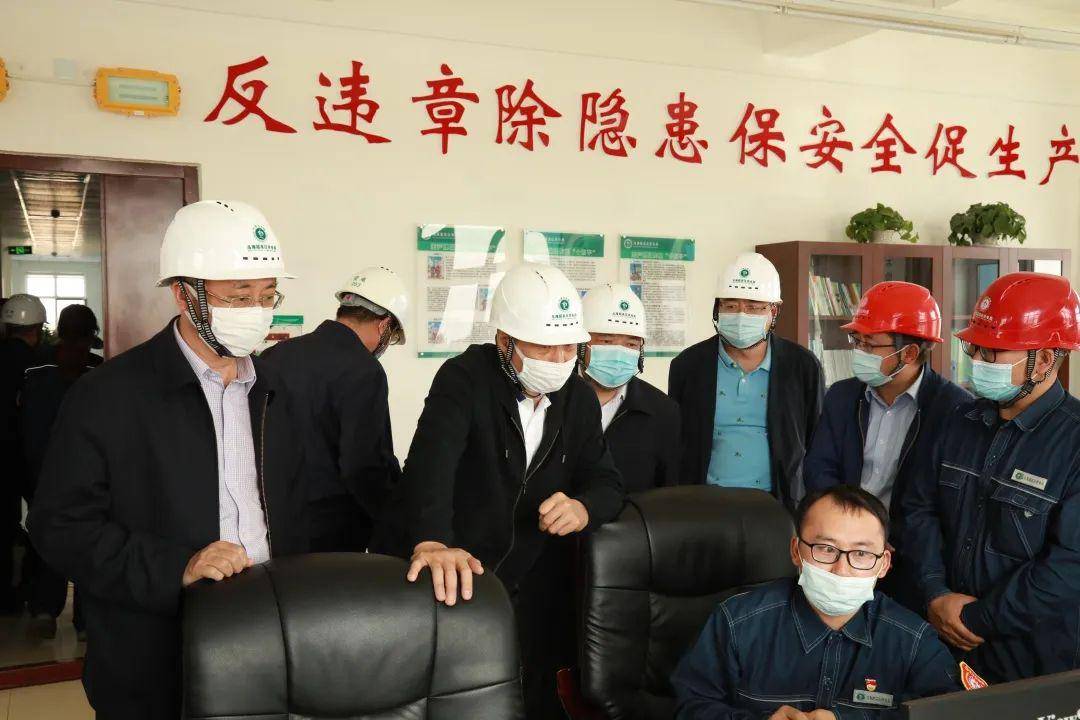 检查组一行先后深入该局金湖变电站,吉兰太变电站,祥泰变电站,各生产
