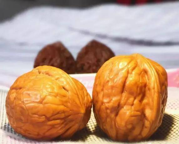 花7年时间盘的纸皮核桃包浆成这样值得吗