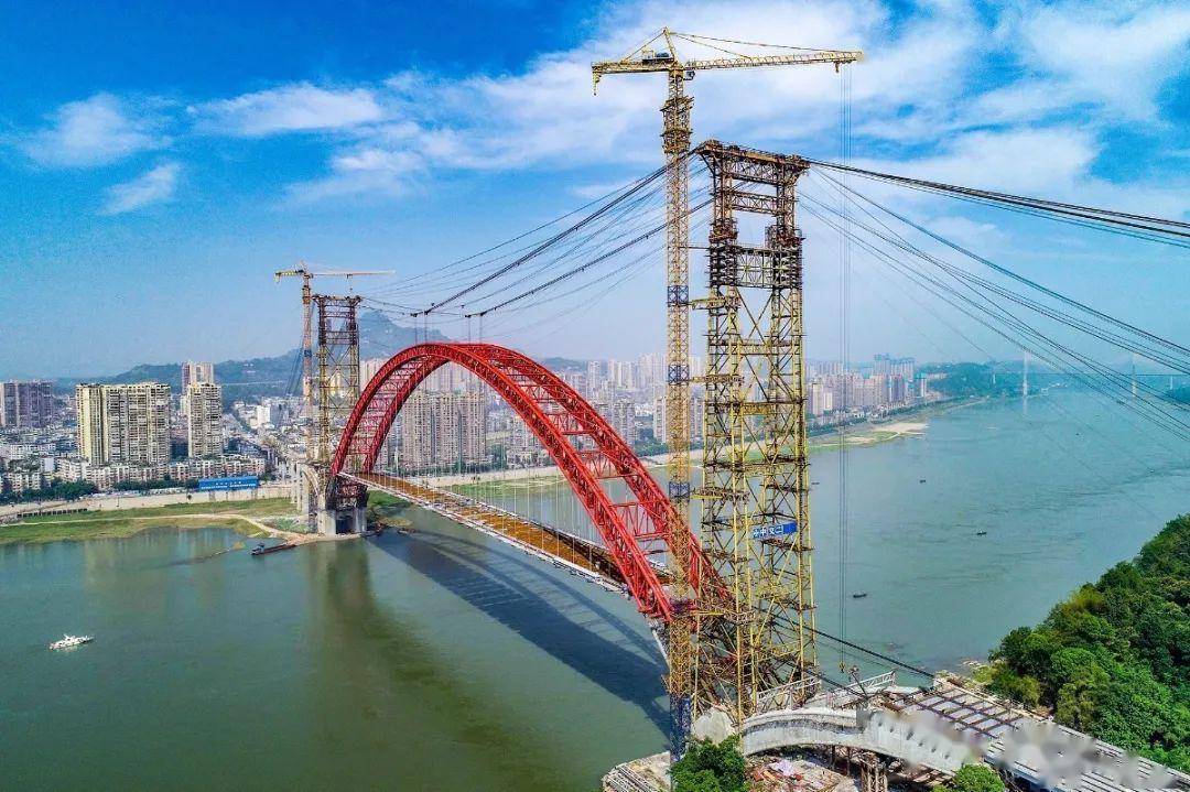 合江长江公路大桥主梁合龙四川交通再造世界之最