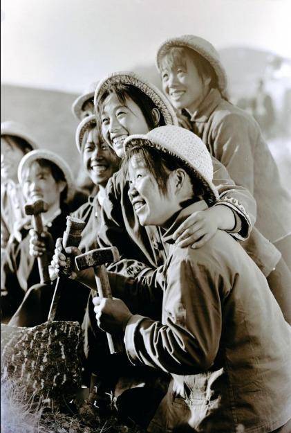老照片70年代的中国农村这样的景象再也见不到了