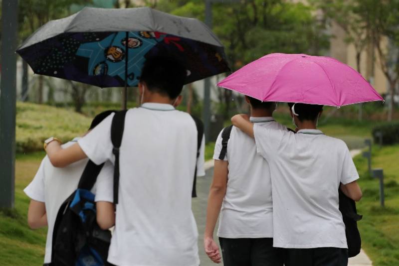 深圳未来四天雨雨雨,雷暴伴7-8级短时大风,户外避开危险区域