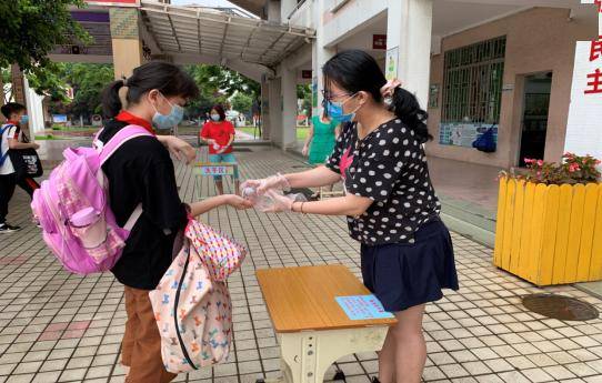 桂城首批小学生返校→