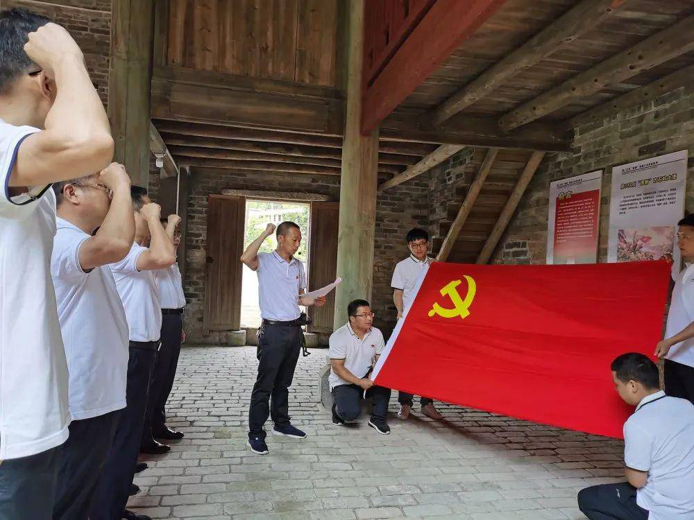 出发!兴国党员干部重走红军路_兴国县