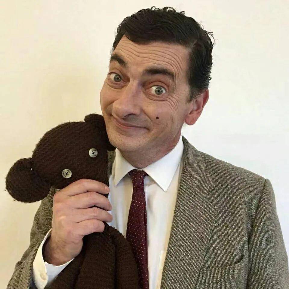 你没看错,他就是憨豆先生……的模仿者豆豆先生,真名nigel dixon.