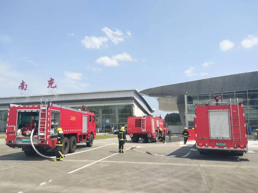 生命无演习防患于未燃南充高坪机场举行消防演练活动